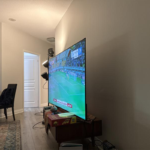 شاشة سامسونج 70 بوصة كريستال UHD ذكية 4K – معالج كريستال، ترقية 4K، Q-Symphony، نظام Tizen موديل UA70U8000FUXSA - الصورة 6