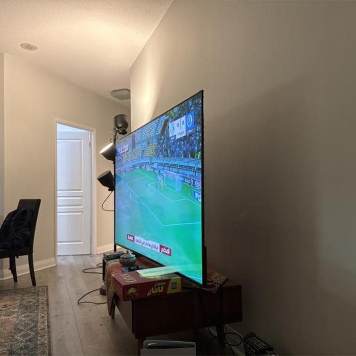 ⁦شاشة سامسونج 70 بوصة كريستال UHD ذكية 4K – معالج كريستال، ترقية 4K، Q-Symphony، نظام Tizen  موديل UA70U8000FUXSA⁩ - الصورة ⁦6⁩